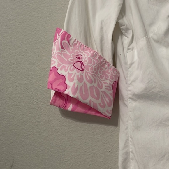 LILLY PULITZER BUTTON DOWN PINK AND WHITE TOP - Picture 4 of 10